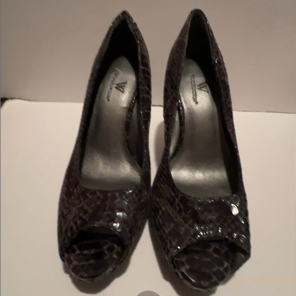 Worthington Snake Skin Black/Gray PeepToe Womans 4” Heels Size 8.5 US. NWOT - Picture 2 of 12